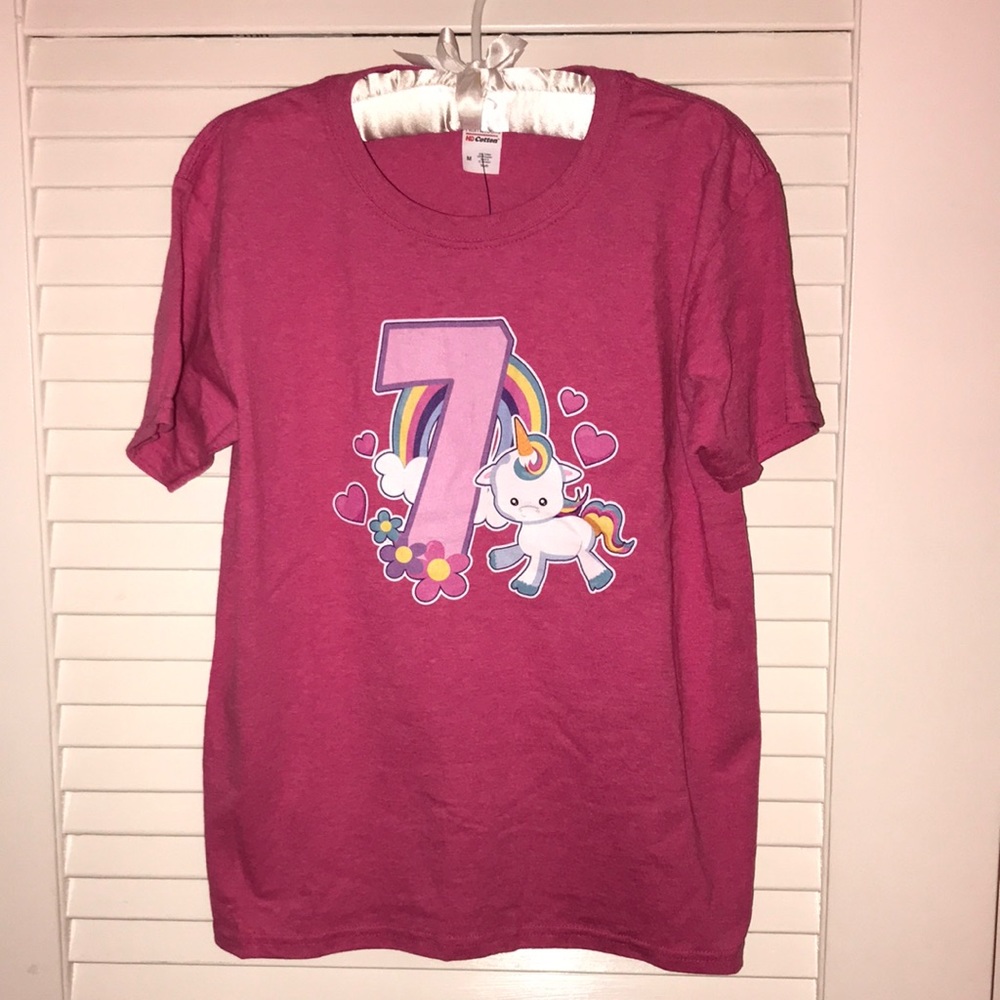 ✅ NWT “7” T-Shirt